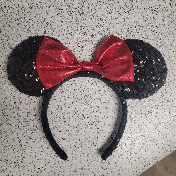 Disney Mickey Mouse Ears - Picture 1 of 2